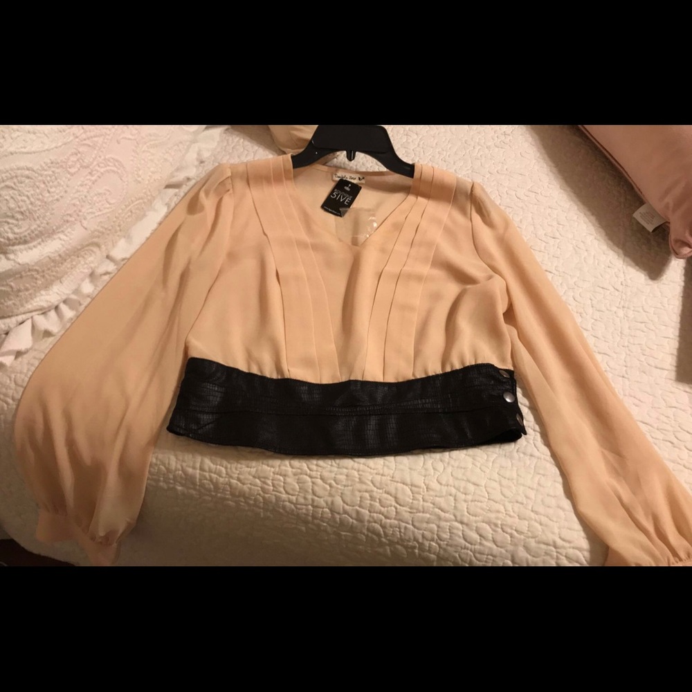 NWT A’GACI Cropped Blouse